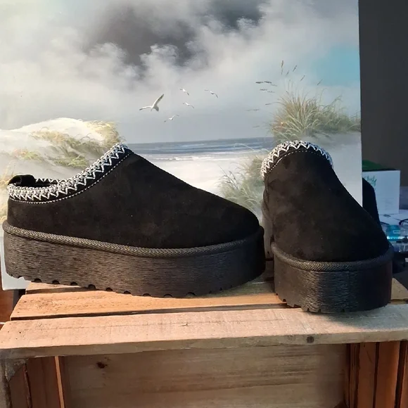 Women’s Black Suede Platform Slip-On Clogs - Picture 1 of 12